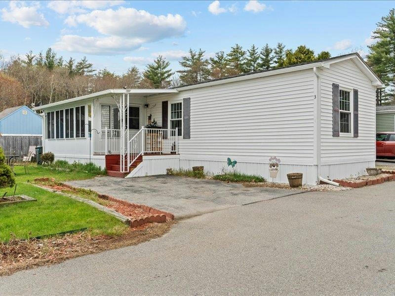 3 BARKSDALE AVE, LONDONDERRY, NH 03053, photo 1 of 32
