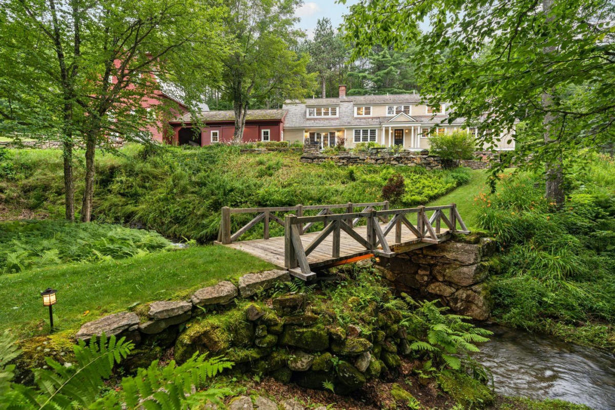 327 FLETCHER SCHOOLHOUSE RD, WOODSTOCK, VT 05071, photo 1 of 40