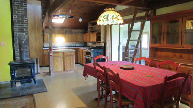 679 W HILL RD, PUTNEY, VT 05346, photo 2 of 20
